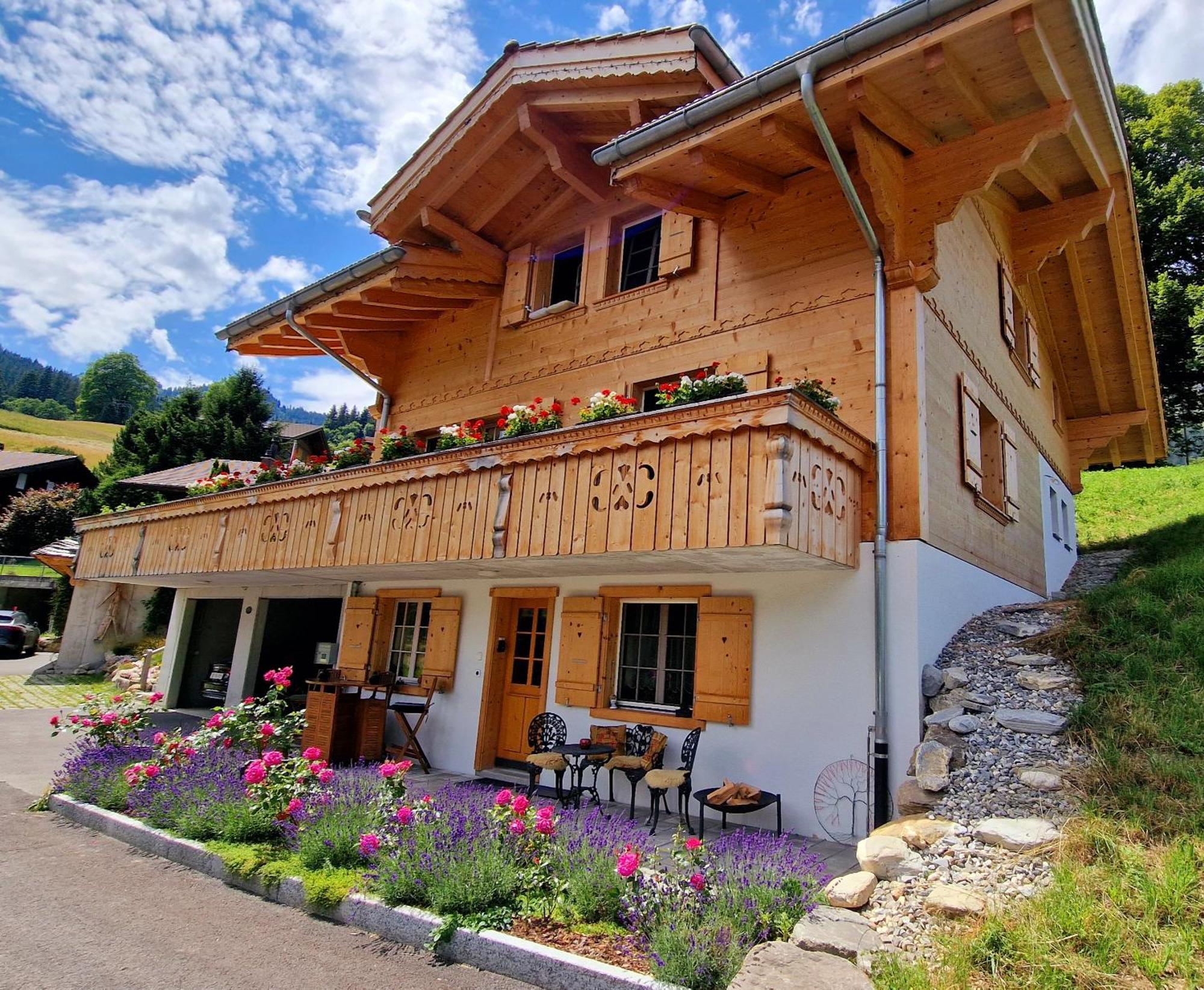 Large Deluxe Studio For 2 - Chalet Lovo Lenk im Simmental Exterior foto